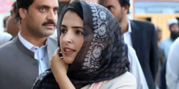 پی ٹی آئی کور کمیٹی سے فارغ ہونے والی مشعال یوسفزئی باضابطہ طور پر کے پی کابینہ کا حصہ بن گئیں ، نوٹیفکیشن جاری