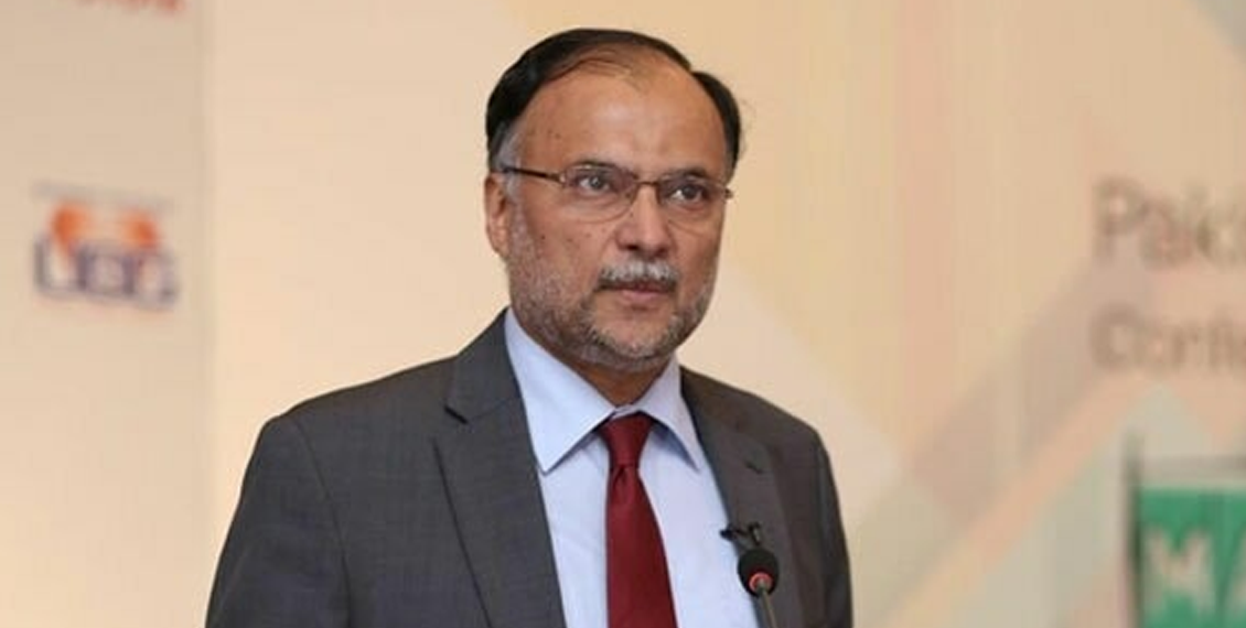 تحریک انصاف کی وجہ پی آئی اے اس حالت کو پہنچی ، قومی ایئر لائن کو کوڑیوں کے بھاؤ نہیں بیچیں گے، احسن اقبال
