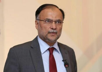 تحریک انصاف کی وجہ پی آئی اے اس حالت کو پہنچی ، قومی ایئر لائن کو کوڑیوں کے بھاؤ نہیں بیچیں گے، احسن اقبال
