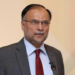 تحریک انصاف کی وجہ پی آئی اے اس حالت کو پہنچی ، قومی ایئر لائن کو کوڑیوں کے بھاؤ نہیں بیچیں گے، احسن اقبال