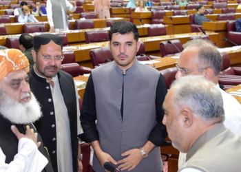سپریم کورٹ نے الیکشن کمیشن کا فیصلہ معطل کر دیا، عادل بازئی کی قومی اسمبلی کی رکنیت بحال