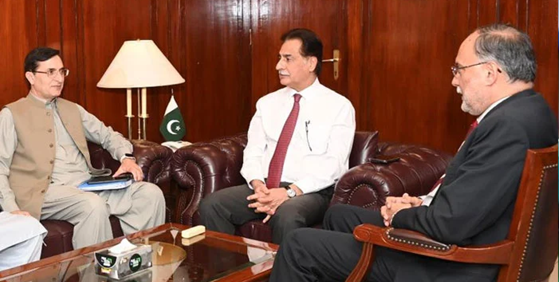 حکومت اورپی ٹی آئی رابطے بحال، مذاکرات کیلئے پارلیمنٹ کا فورم استعمال کی تجویز مان لی، اہم تفصیلات سامنے آگئیں 