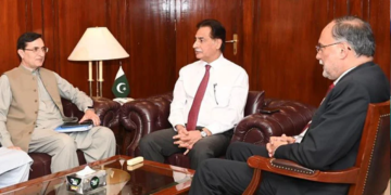 حکومت اورپی ٹی آئی رابطے بحال، مذاکرات کیلئے پارلیمنٹ کا فورم استعمال کی تجویز مان لی، اہم تفصیلات سامنے آگئیں 