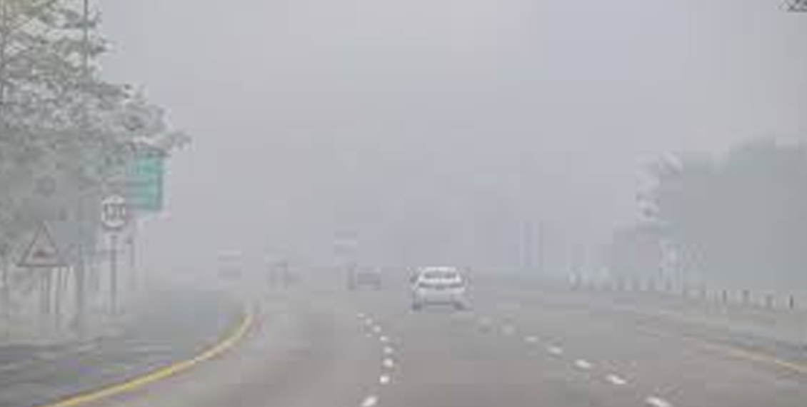 پنجاب میں دھند برقرار، کئی مقامات سےموٹرویز بند