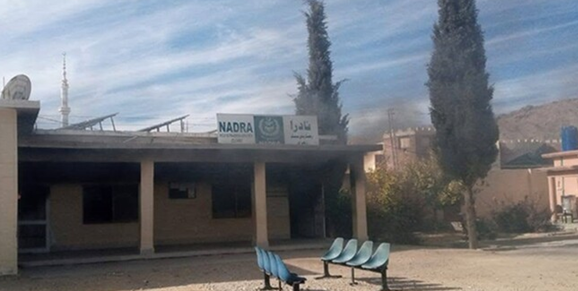 خضدار میں مسلح عسکریت پسندوں کا بازار پر دھاوا، سرکاری عمارتیں جلادیں، بینک سے 9 کروڑ لوٹ لیے