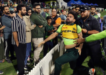 پاکستان ٹیم کو برا بھلا کہنے پر خوشدل شاہ مبینہ افغان تماشائیوں سے الجھ پڑے