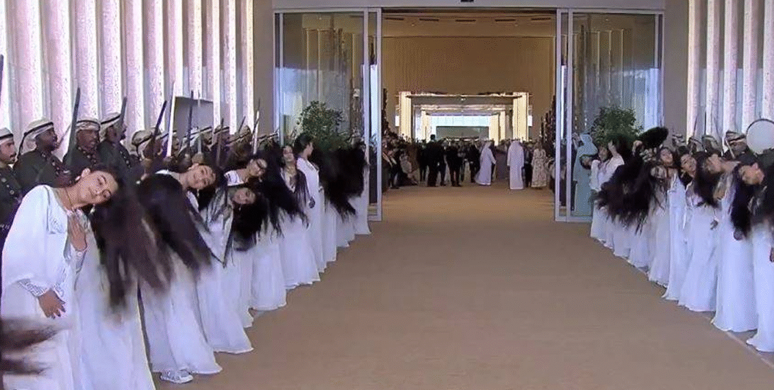 صدر ٹرمپ کی یو اے ای آمد پر ان کے استقبال کیلئے کیا جانے والا رقص ” العیالۃ” تنقید کی زد میں کیوں ؟ توقیر بُھملہ امارات کے روایتی رقص بارے تاریخی حقائق سامنے لے آئے