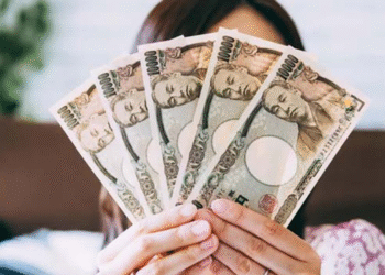 جاپان میں شوہر اپنی پوری تنخواہ بیوی کو کیوں دیتے ہیں؟ 3 دلچسپ وجوہات ، دوسری جنگ عظیم کے بعد پیدا ہونے والے اس رجحان نے جاپان کو کیا فائدہ پہنچایا ؟