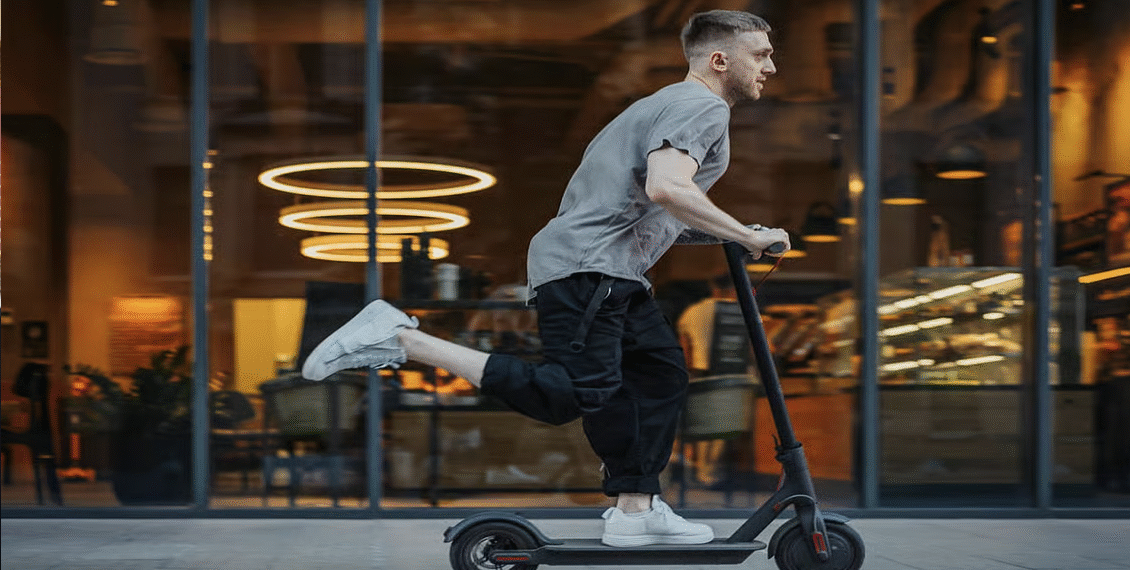 متحدہ عرب امارات: عجمان میں روڈز پر ہر قسم کے الیکٹرک اسکوٹرز اور سکوٹیز چلانے پر پابندی لگا دی گئی