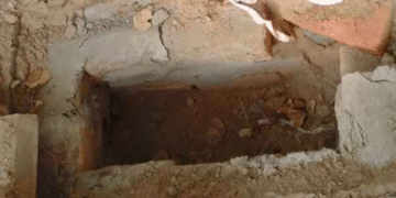 7 سالہ بچی کی قبر سے چھیڑ چھاڑ کا معاملہ، میت اپنی اصل جگہ پر نہیں، قبر کشائی میں انکشاف
