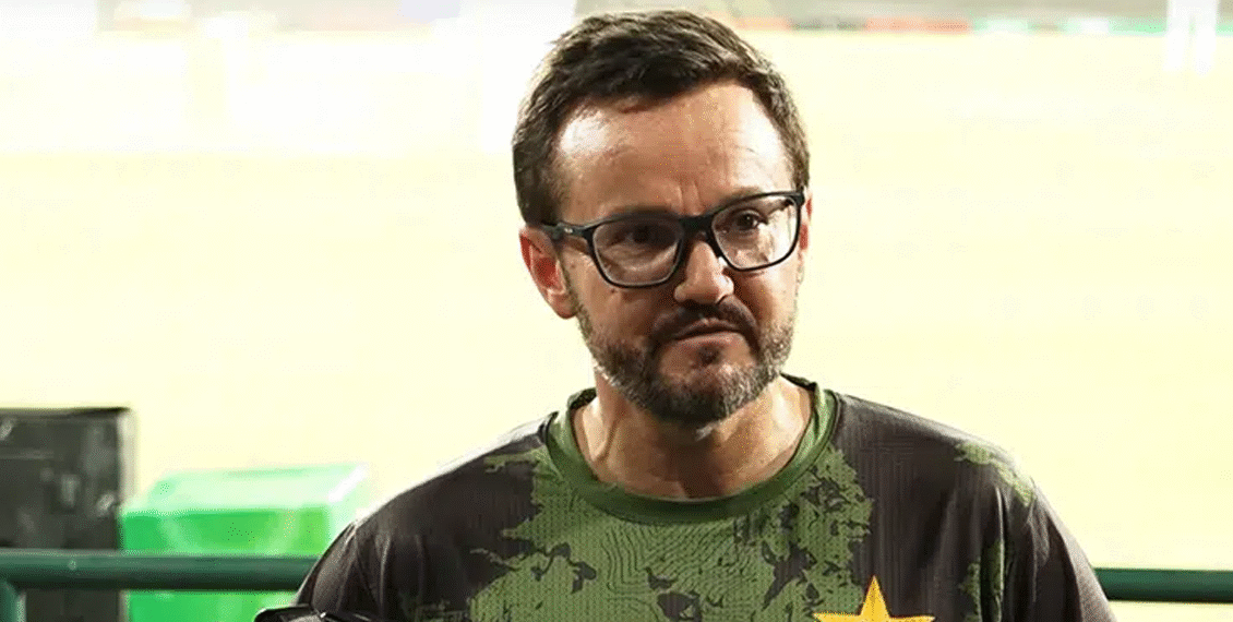 بھارتیوں سے ہاتھ ملانے گئے تو کیا ہوا؟ پاکستان کے ہیڈ کوچ نے سارا قصہ سنادیا