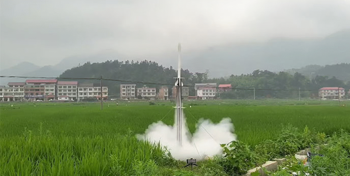 انٹرنیٹ سے سیکھ کر نوجوان راکٹ بنانے اور اسے 400 میٹر بلندی تک بھیجنے میں کامیاب