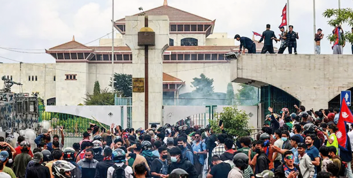 19 افراد کی ہلاکت اور 100 سے زائد افرا دکے زخمی ہونے پر سوشل میڈیا پر سے پابندی اٹھا لی ،وزیر داخلہ بھی مستعفی