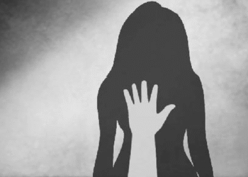 بھارت میں بھی جنسی زیادتی کے مجرموں کو پولیس مقابلوں میں مارا جانے لگا ، یو پی میں طالبہ زیادتی کیس کا ملزم پولیس کی گولی کا شکار