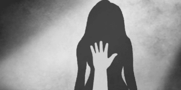 بھارت میں بھی جنسی زیادتی کے مجرموں کو پولیس مقابلوں میں مارا جانے لگا ، یو پی میں طالبہ زیادتی کیس کا ملزم پولیس کی گولی کا شکار