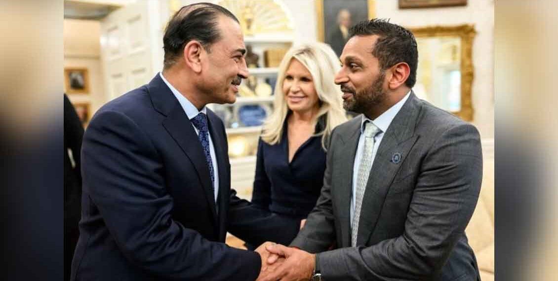 فیلڈ مارشل عاصم منیر اور ہندوستانی نژاد امریکن ایف بی آئی سربراہ کا ہاتھ ملانا امریکہ سے ہندوستان تک بھاریتوں کے درمیان بڑا مسئلہ بن گیا