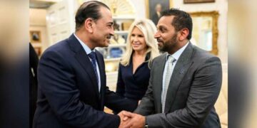 فیلڈ مارشل عاصم منیر اور ہندوستانی نژاد امریکن ایف بی آئی سربراہ کا ہاتھ ملانا امریکہ سے ہندوستان تک بھاریتوں کے درمیان بڑا مسئلہ بن گیا