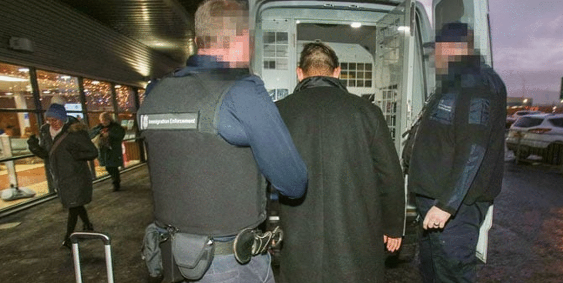 افغان تارک وطن کے چاقو حملے کے بعد کریک ڈائون ،برطانیہ میں 8 ہزار سے زائد غیر قانونی تارکین وطن گرفتار، ایک ہزار ملک بدر