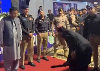 سندھ کےکچےکے 72 ڈاکوؤں نے ہتھیار ڈال دیے
