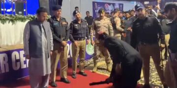 سندھ کےکچےکے 72 ڈاکوؤں نے ہتھیار ڈال دیے