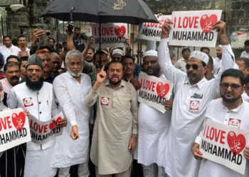 بھارت میں ’آئی لَو محمد ﷺ‘ مہم میں تیزی فسادات کا خطرہ، حکومت نے انٹرنیٹ بند کردیا