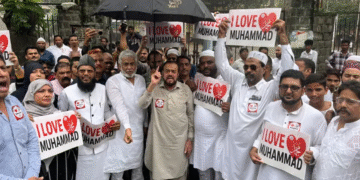 بھارت میں ’آئی لَو محمد ﷺ‘ مہم میں تیزی فسادات کا خطرہ، حکومت نے انٹرنیٹ بند کردیا