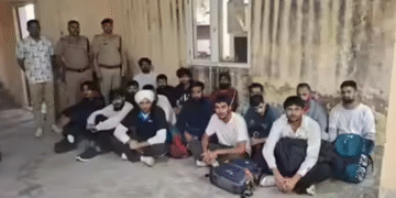 ڈنکی لگا کر امریکہ پہنچنے والے 50 کے قریب بھارتی نوجوانوں کو امریکہ سے ہتھکڑیاں لگا کر واپس بھارت ڈی پوررٹ کر دیا گیا