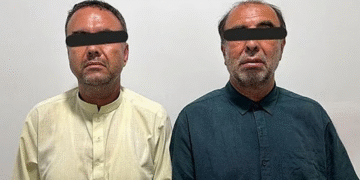 یو اے ای: خاتون کو چکما دیکر ایک لاکھ 95 ہزار درہم چوری کرنے والے چور 3 گھنٹے میں گرفتار