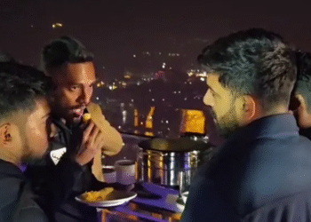 شاہین آفریدی کی جانب سےدیے گئے اعشائیہ کی ویڈیو سامنے آگئی ، سری لنکا اور زمبابوے کے کھلاڑی پاکستانی کھانوں سے خوب لطف اندوز ہوئے