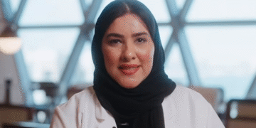 خطرناک بیماری کی وجہ سے ٹانگ اور انگلیاں کھودینے والی خاتون نوف حسن المعینی کی ڈاکٹر بننے کا خواب پورا کرنے کی بے مثال کہانی