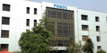 پی ایم ڈی سی نے میڈیکل طلبا کیلئے سخت قواعد میں نرمی کر دی