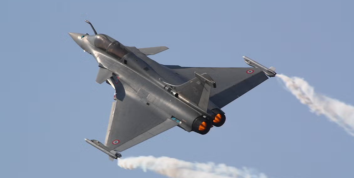 پاکستان سے جنگ کے دوران گرائے گئے بھارتی رافیل طیاروں کے نمبر سامنے آگئے، برطانوی جریدے کی رپورٹ 