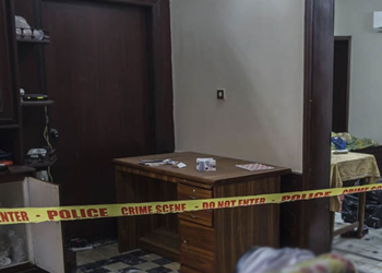 کراچی: فلیٹ سے 3 خواتین کی لاشیں ملنے کا معاملہ مشکوک، گھر کے سربراہ کی جانب سے جادو ٹونا کیے جانے کا بھی انکشاف، مرنے والوں کے خون میں مشکوک چیزیں پائی گئیں 