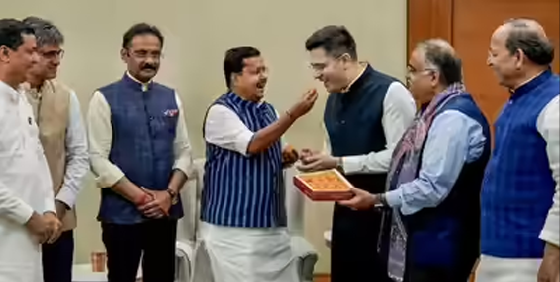 عام آدمی پارٹی کے 7 رہنما بی جے پی میں شامل ، بھارتی سیاست بھی پاکستان کے نقشِ قدم پر چل پڑی