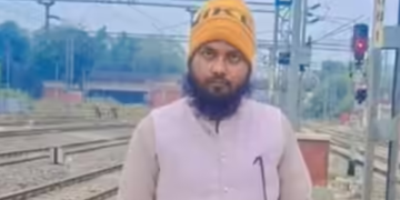 تبسم ! پولیس کو کال کرو ، یہ لوگ مجھے بری طرح مار رہے ہیں ، بھارتی شہر بریلی میں ٹرین میں امام مسجد کی پراسرار ہلاکت نے نیا رخ اختیار کرلیا