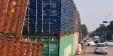 شہر اقتدار کنٹینروں میں محصور