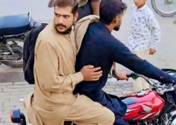 گجرات میں نوجوان کا قتل: ’سعودی عرب سے آ کر‘ جنازے میں شریک ہونےوالا بھائی ہی ملزم نکلا،مگر کیسے ؟